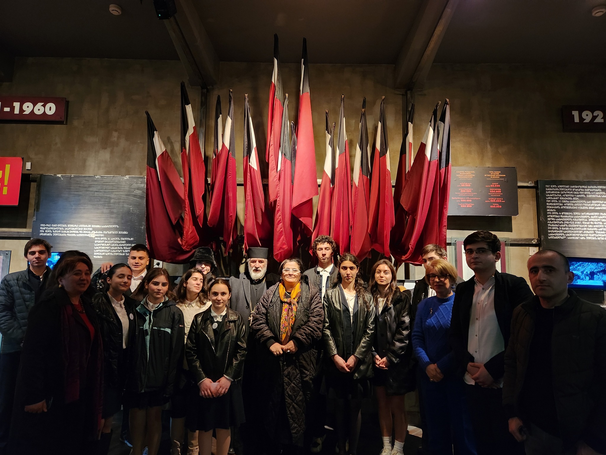წმიდა თამარ მეფის სახელობის გიმნაზიის მოსწავლეები და პედაგოგები რეფერენდუმის დღესთან დაკავშირებით, საქართველოს სიმონ ჯანაშიას სახელობის სახელმწიფო ეროვნულ მუზეუმში, საქართველოს ოკუპაციის სივრცეში იმყოფებოდნენ......