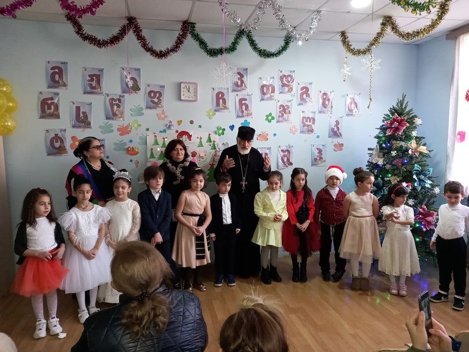 წმიდა თამარ მეფის სახელობის გიმნაზიის, წმიდა დავით აღმაშენებლის სახელობის 1 ა კლასის მოსწავლეებმა (კლასის ხელმძღვანელი ქათევან გაგოშიძე) თავიანთ კლასში წინასაახალწლო, ლიტერატურულ - მუსიკალური კომპოზიცია წარმოადგინეს.