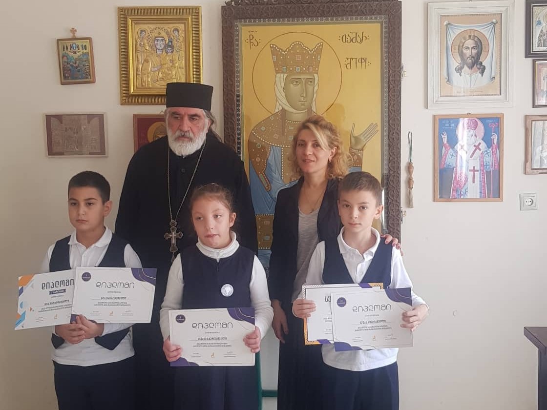 გიმნაზიის მე-3 კლასის მოსწავლეებს, რომლებმაც გაიმარჯვეს "კინგსის" ოლიმპიადაზე, პირველი და მეორე ხარისხის დიპლომები და სერტიფიკატები გადაეცათ