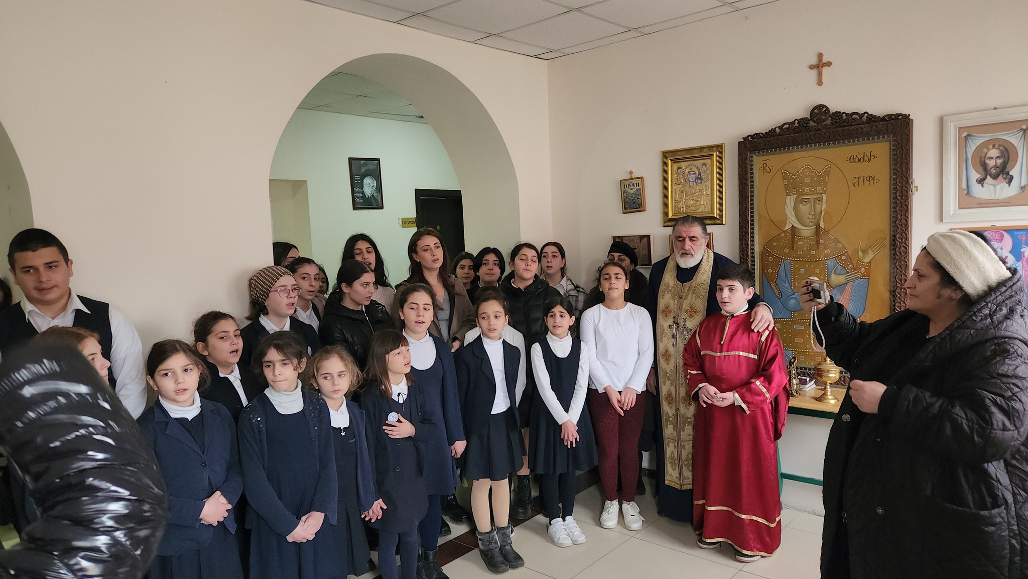 წმიდა კეთილმსახური მეფე თამარის ხსენების დღესთან დაკავშირებით, სადღესასწაულო წირვის შემდეგ, გიმნაზიაში წმიდა თამარის სავედრებელი პარაკლისი გაიმართა, რომელიც გიმნაზიის რექტორმა, დეკანოზმა მირიან სამხარაძემ აღასრულა