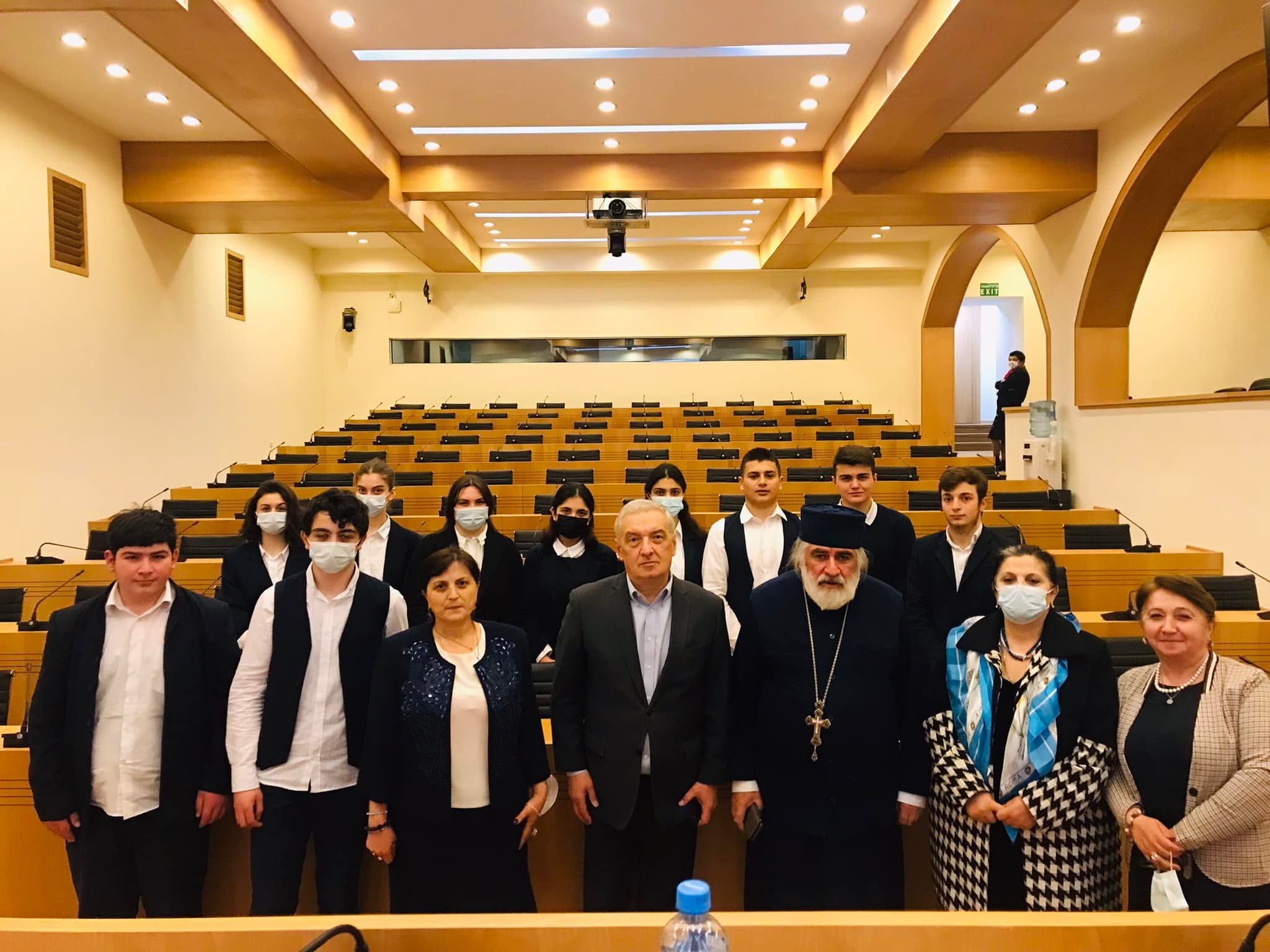 გიმნაზიის მოსწავლეთა სტუმრობა საქართველოს პარლამენტში